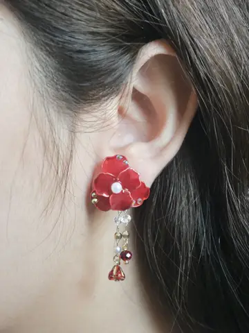 ต่างหูดอกโบตั๋น Maroon Fox