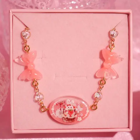 ข้อมือจี้วงรี Strawberry Bunny Ribbon
