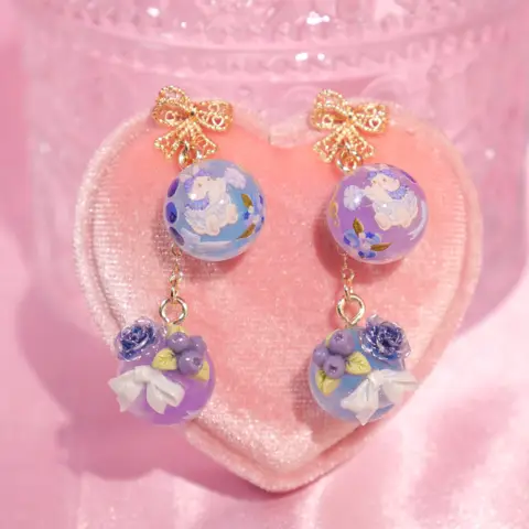 ต่างหูจี้กลม Blueberry Bunny Corset