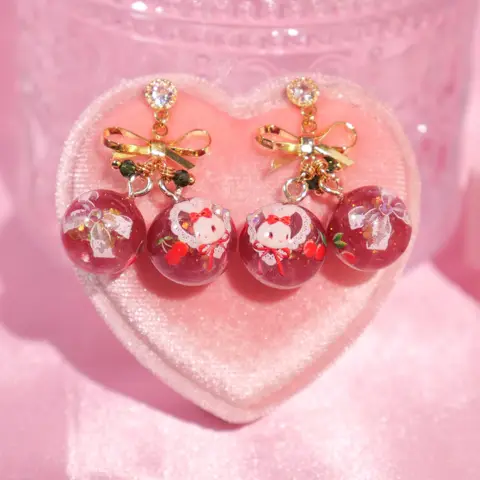ต่างหูจี้กลม Cherry Bunny Lace