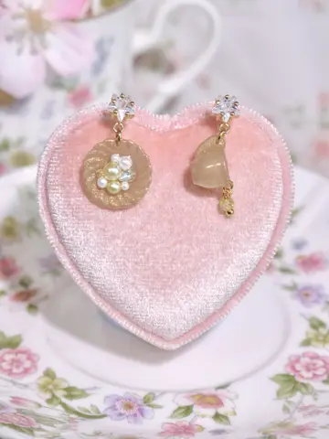 ต่างหูถ้วยจานเดี่ยวน้ำตาลทอง Fleur Glassy Pour