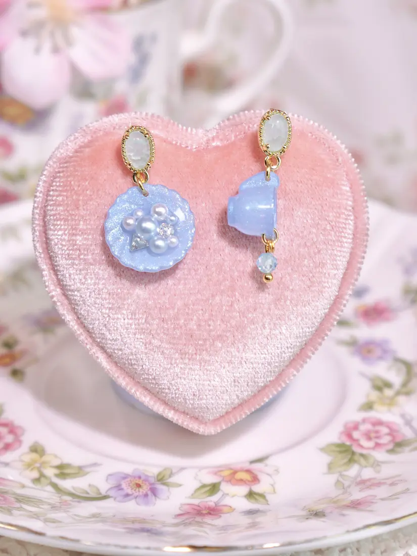 ต่างหูถ้วยจานเดี่ยวฟ้า Fleur Glassy Pour ต่างหู MIMEAR
