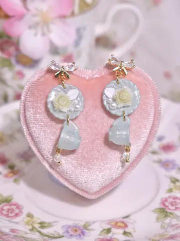 ต่างหูถ้วยจานคู่เขียวพาสเทล Fleur Glassy Pour