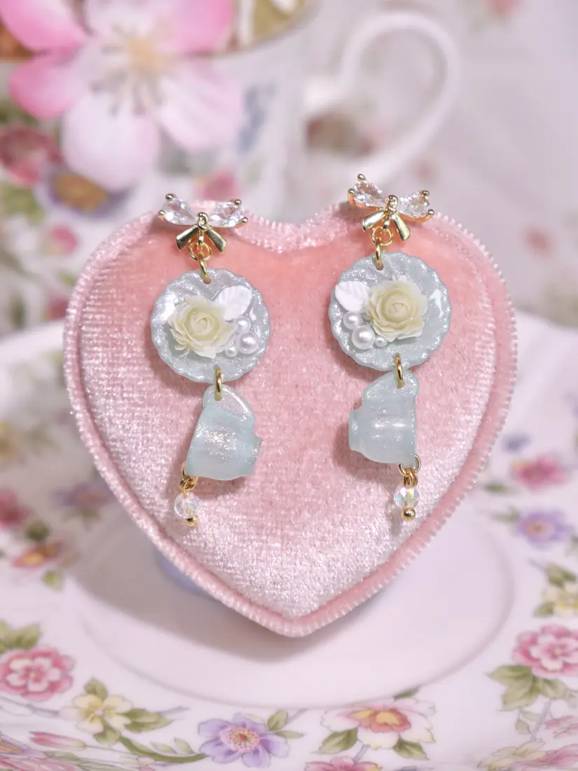 ต่างหูถ้วยจานคู่เขียวพาสเทล Fleur Glassy Pour ต่างหู MIMEAR