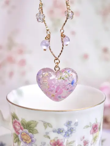 สร้อยคอหัวใจ Fleur Glassy Pour