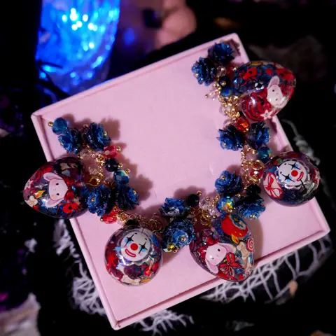 ข้อมือหัวใจกลมน้ำเงินแดงกระต่ายโบว์แดง