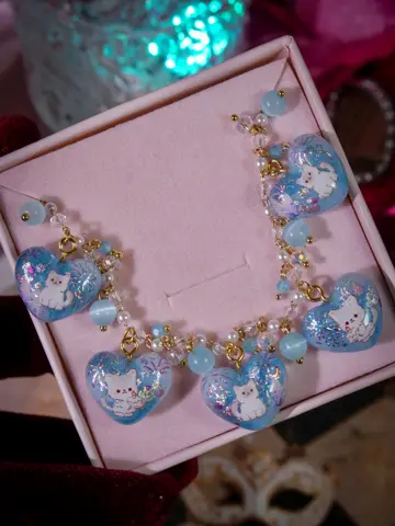 ข้อมือหัวใจฟ้าขาวแมวขาว