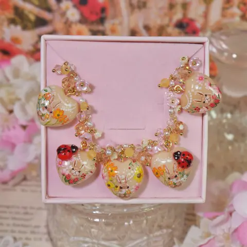 ข้อมือหัวใจครีมเหลืองกระต่ายน้ำตาลแมลงเต่าทอง