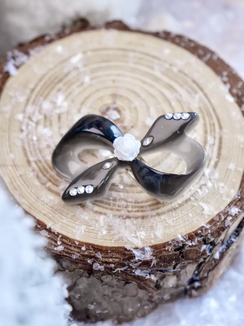 เข็มกลัดโบว์เล็ก Black Snow Small Bow เครื่องประดับ MIMEAR