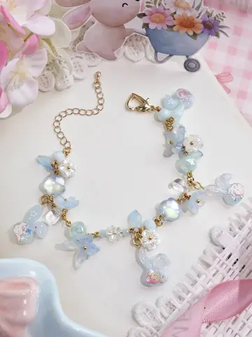 ข้อมือกระต่ายผีเสื้อฟ้า