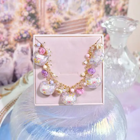 ข้อมือหัวแมวใสสวนดอกไม้แมวขาว
