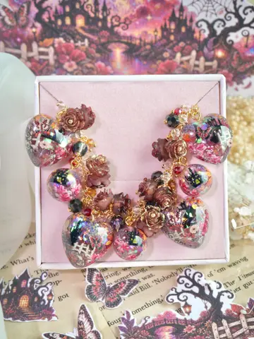 ข้อมือหัวใจกลมบ้านต้องมนตร์น้ำตาลแดง